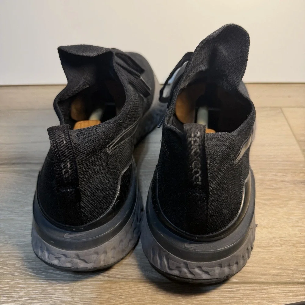 Nike Epic React Flyknit 2 Men's Size 13 Running Shoes Black Gray